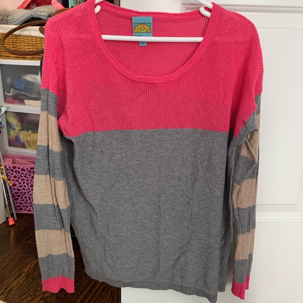 Women’s sweater. Pink and grey. Super comfortable!